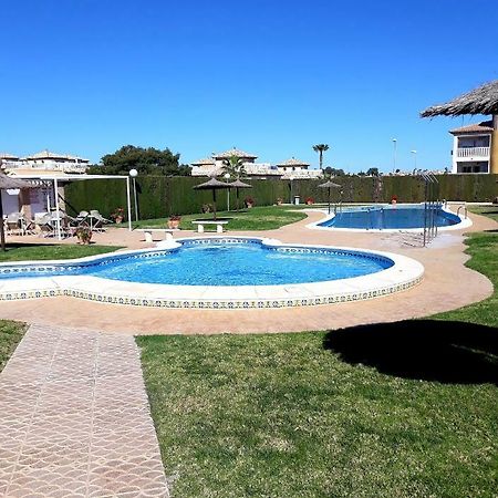 Fabulous Detached Large Villa 5 Bedrooms 3 Bathrooms Backing Onto Villamartin Golf Course 외부 사진