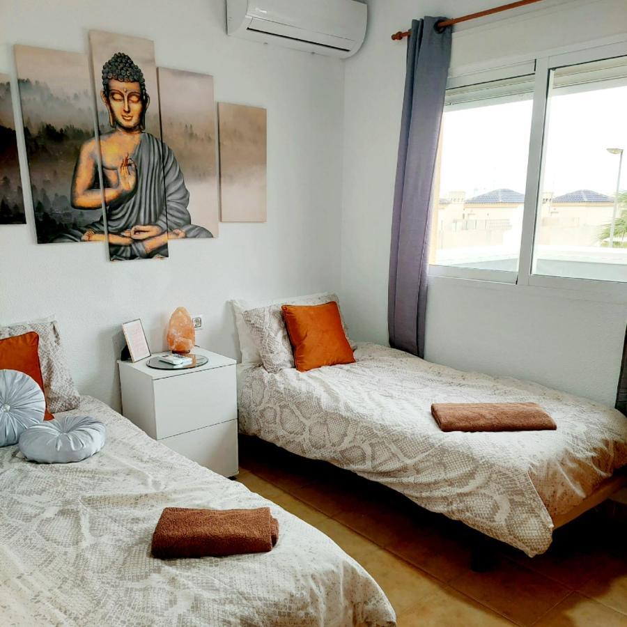 Fabulous Detached Large Villa 5 Bedrooms 3 Bathrooms Backing Onto Villamartin Golf Course 외부 사진
