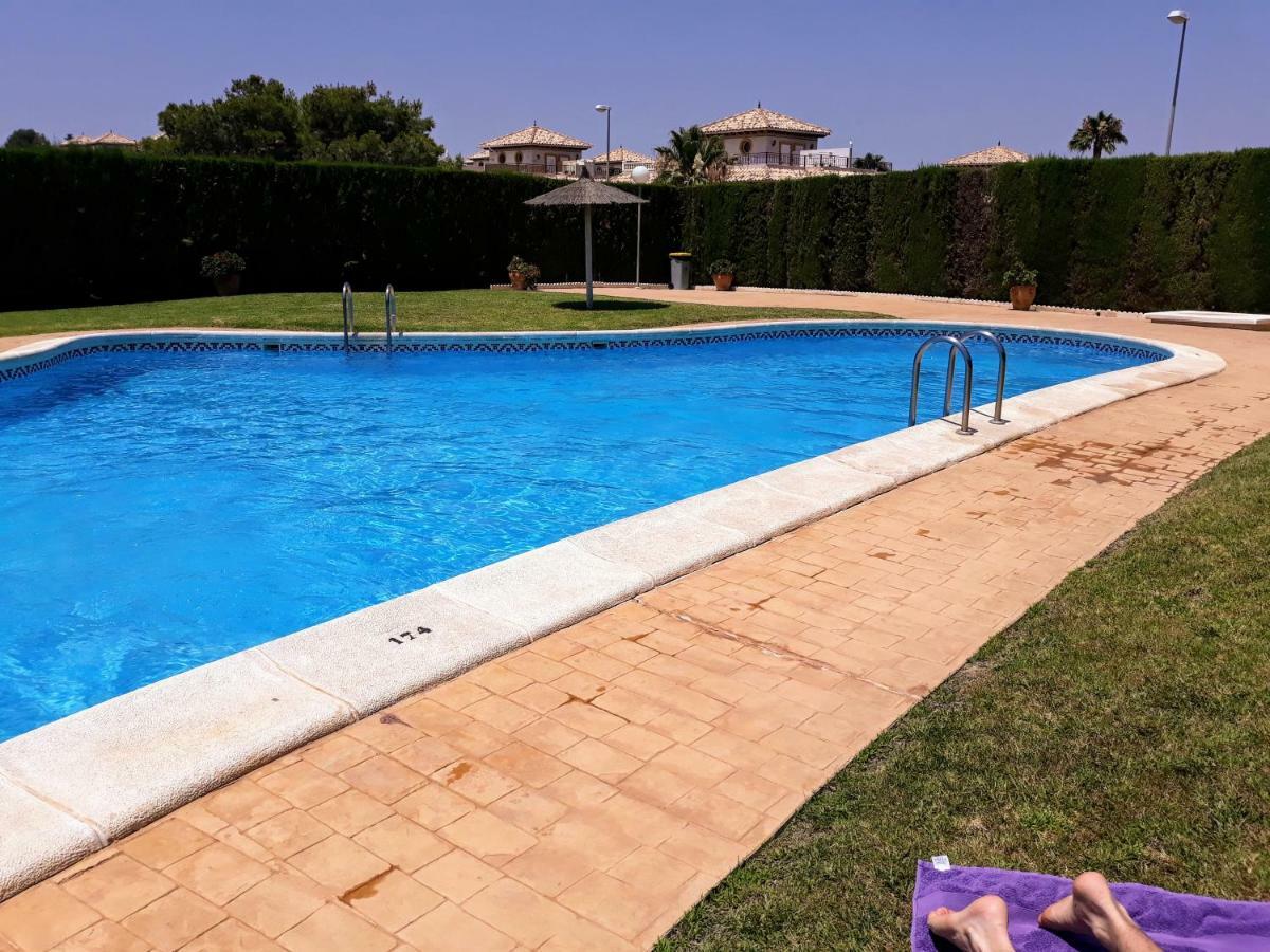 Fabulous Detached Large Villa 5 Bedrooms 3 Bathrooms Backing Onto Villamartin Golf Course 외부 사진